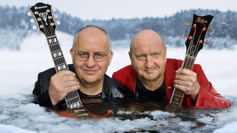 SCHWARZE GRÜTZE "GANZ DÜNNES EIS" Backdrop